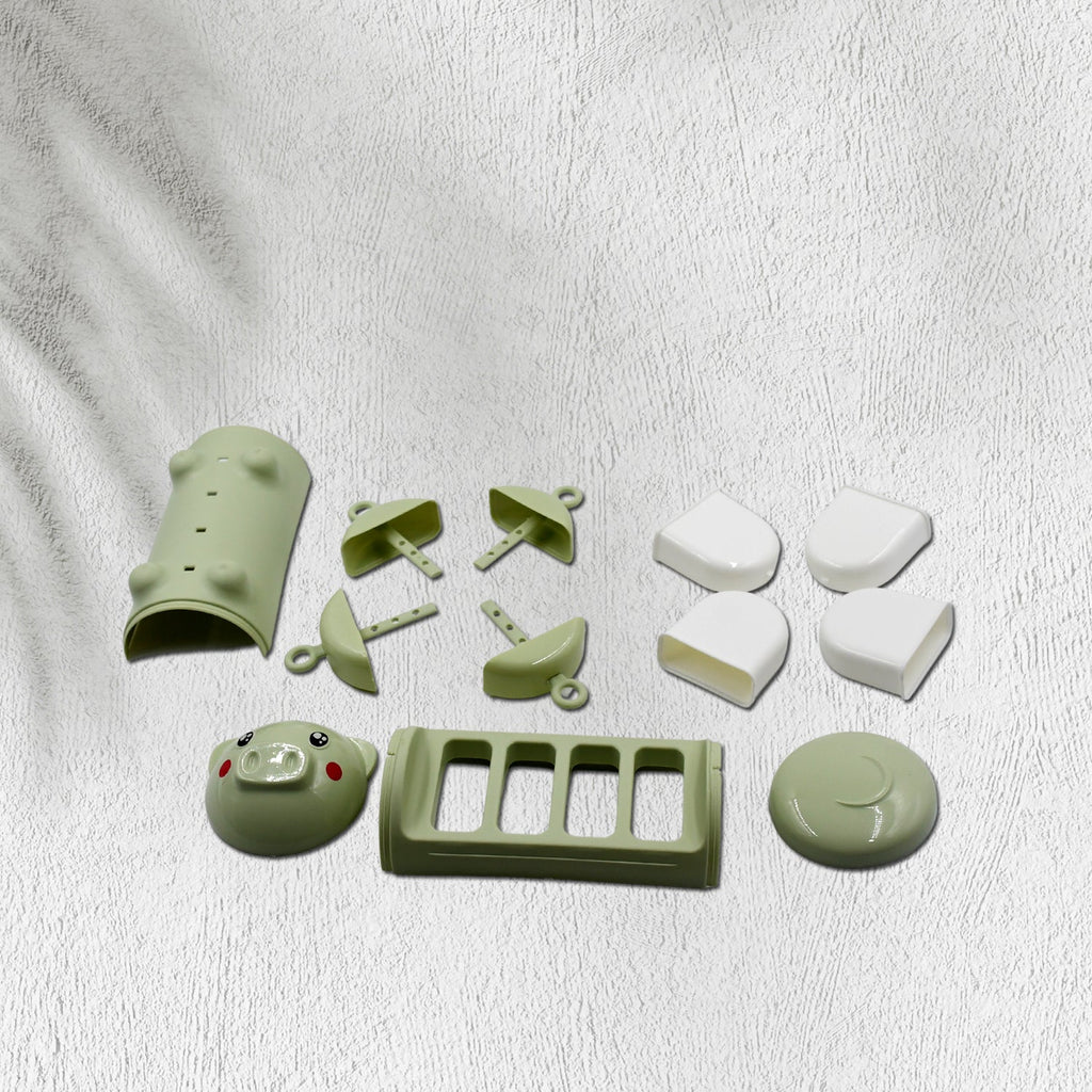 sicle mold set featuring pig shapes, suitable for homemade ice candy.